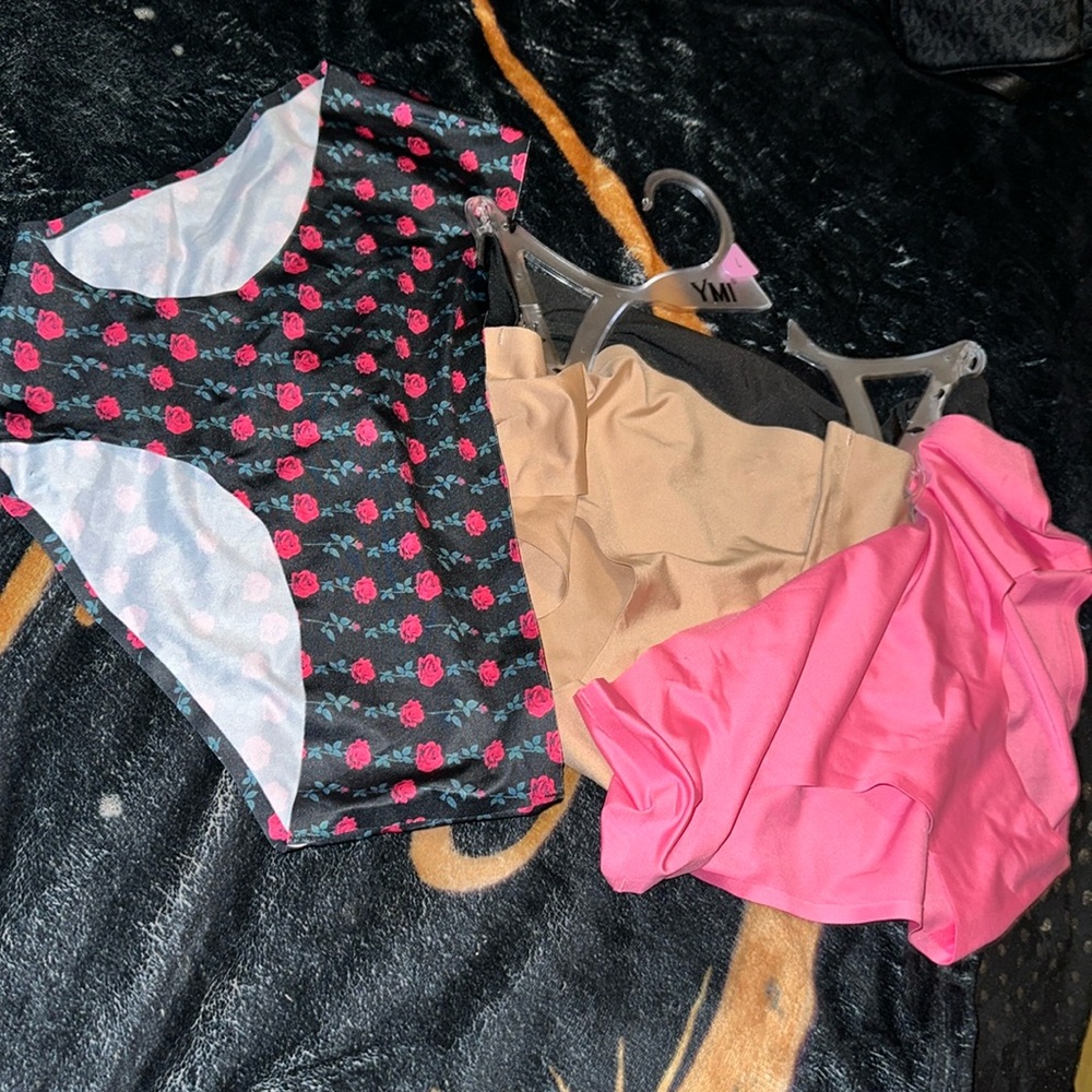 🆕4 Pair of YMI Women’s Panties Size Large Never Worn still attached to hanger - Picture 1 of 3